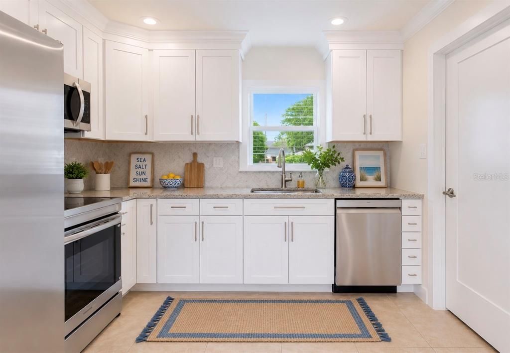 For Sale: $249,990 (3 beds, 2 baths, 1032 Square Feet)