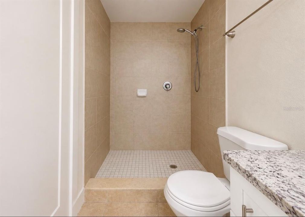 For Sale: $249,990 (3 beds, 2 baths, 1032 Square Feet)