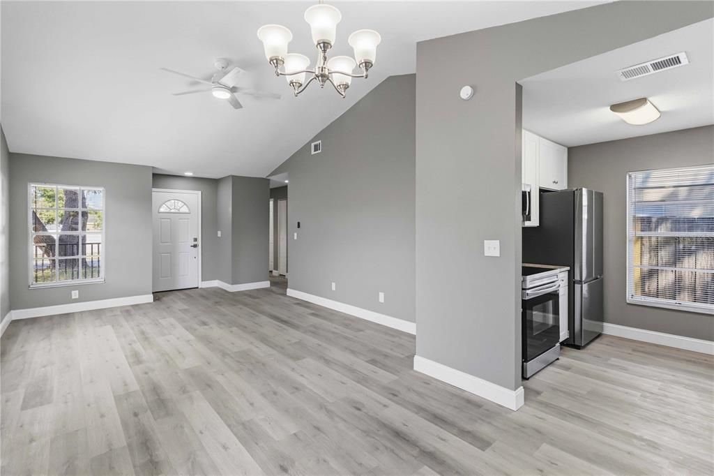 For Sale: $247,500 (2 beds, 2 baths, 1038 Square Feet)