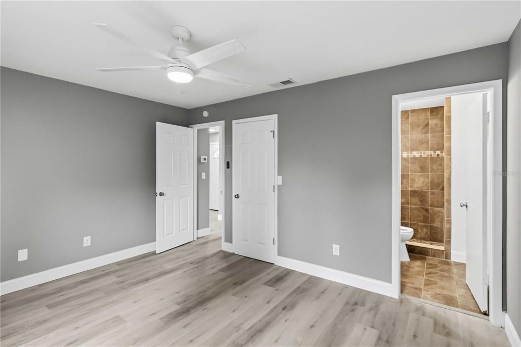 For Sale: $247,500 (2 beds, 2 baths, 1038 Square Feet)