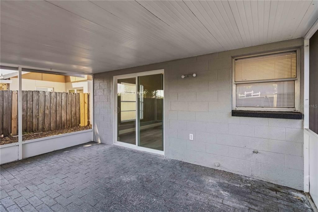For Sale: $247,500 (2 beds, 2 baths, 1038 Square Feet)