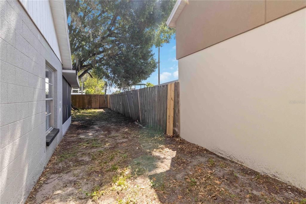 For Sale: $247,500 (2 beds, 2 baths, 1038 Square Feet)