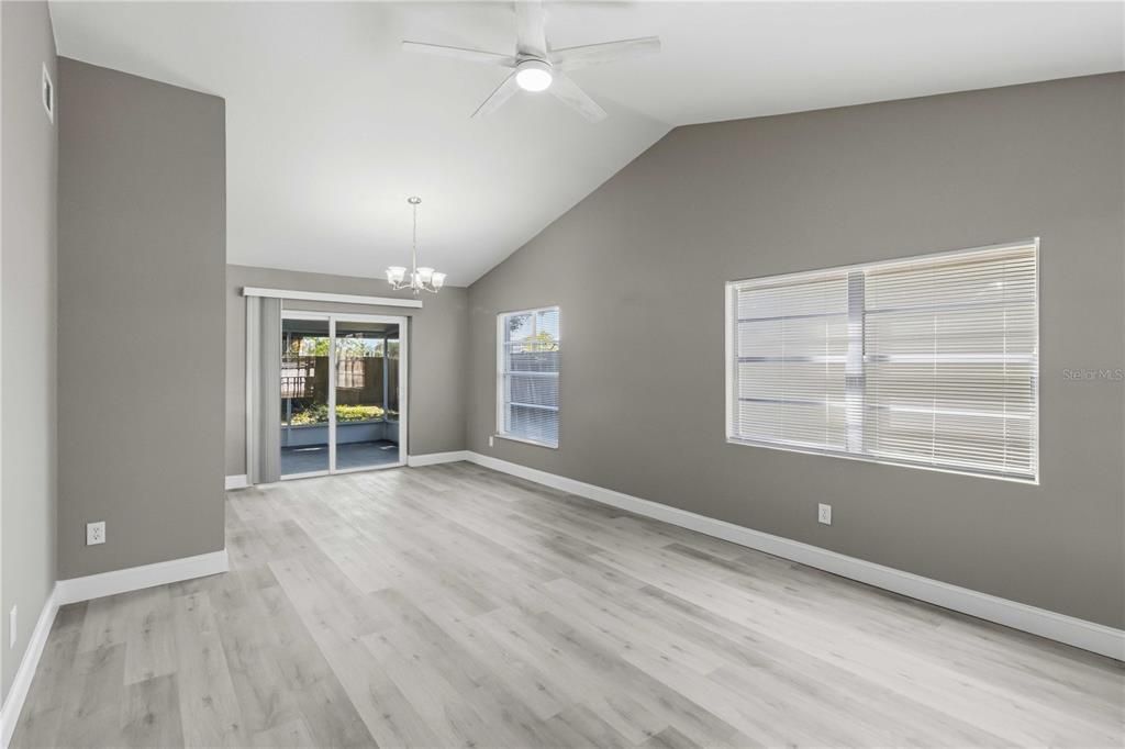 For Sale: $247,500 (2 beds, 2 baths, 1038 Square Feet)