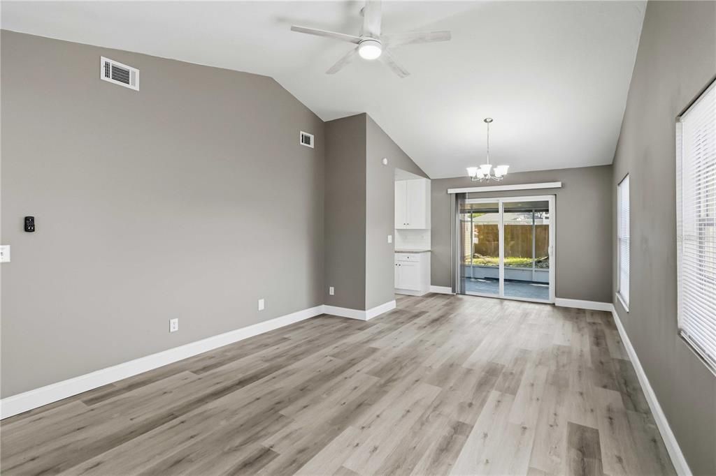 For Sale: $247,500 (2 beds, 2 baths, 1038 Square Feet)