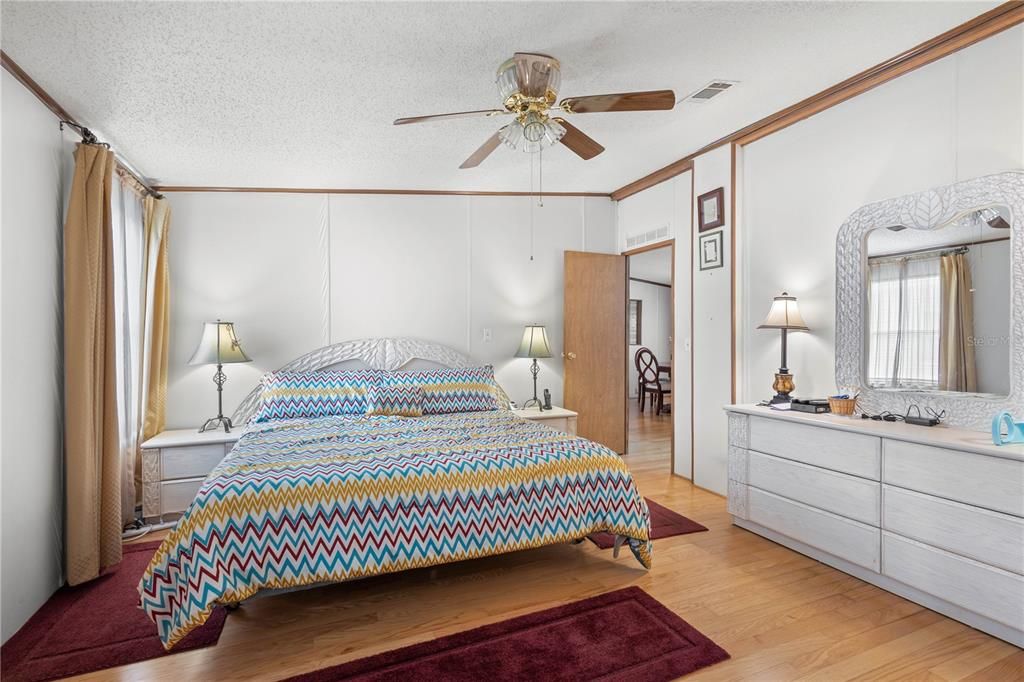 For Sale: $190,000 (3 beds, 2 baths, 1512 Square Feet)