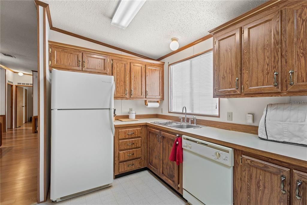 For Sale: $190,000 (3 beds, 2 baths, 1512 Square Feet)