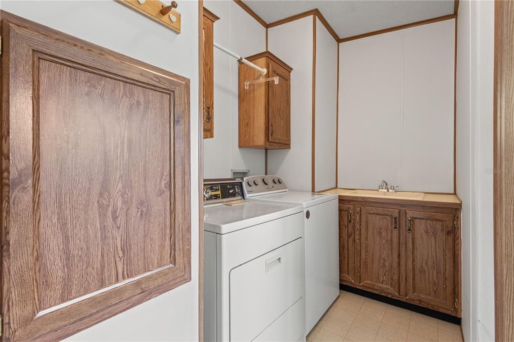 For Sale: $190,000 (3 beds, 2 baths, 1512 Square Feet)