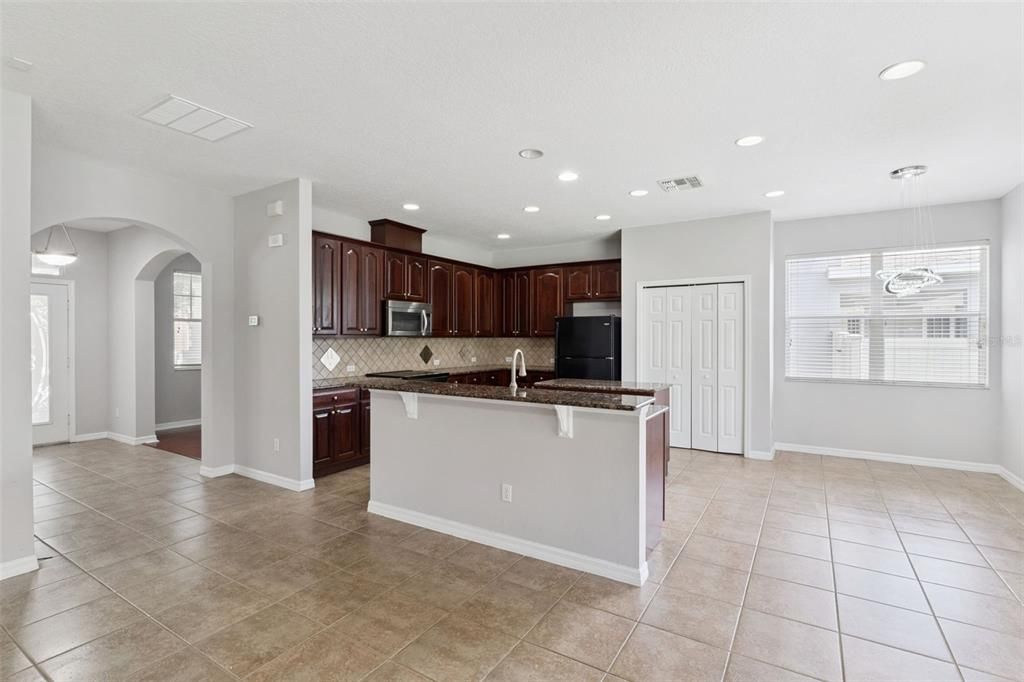 For Sale: $545,000 (4 beds, 3 baths, 2548 Square Feet)