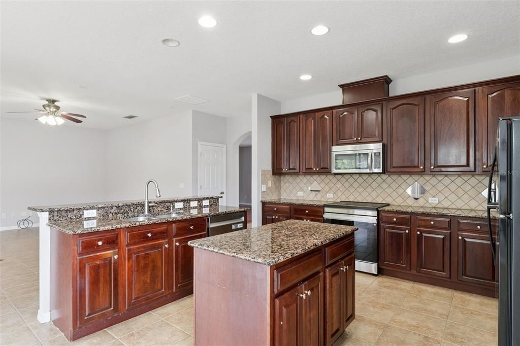 For Sale: $545,000 (4 beds, 3 baths, 2548 Square Feet)