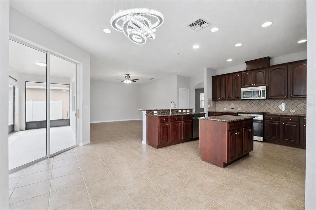 For Sale: $545,000 (4 beds, 3 baths, 2548 Square Feet)