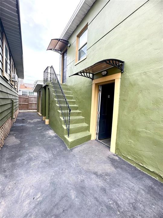 For Rent: $1,850 (3 beds, 2 baths, 888 Square Feet)