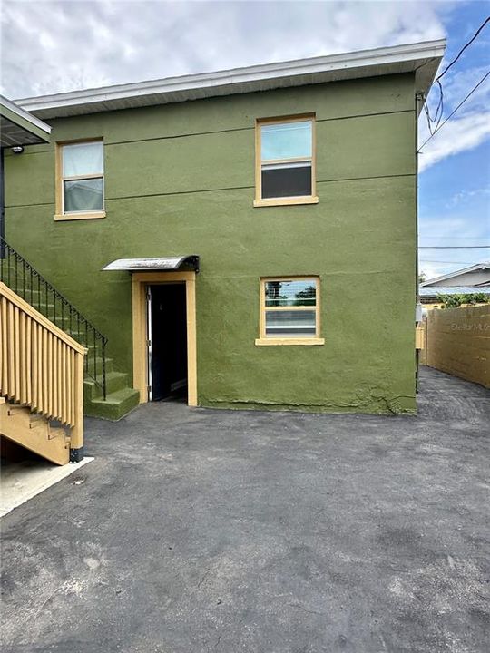 For Rent: $1,850 (3 beds, 2 baths, 888 Square Feet)