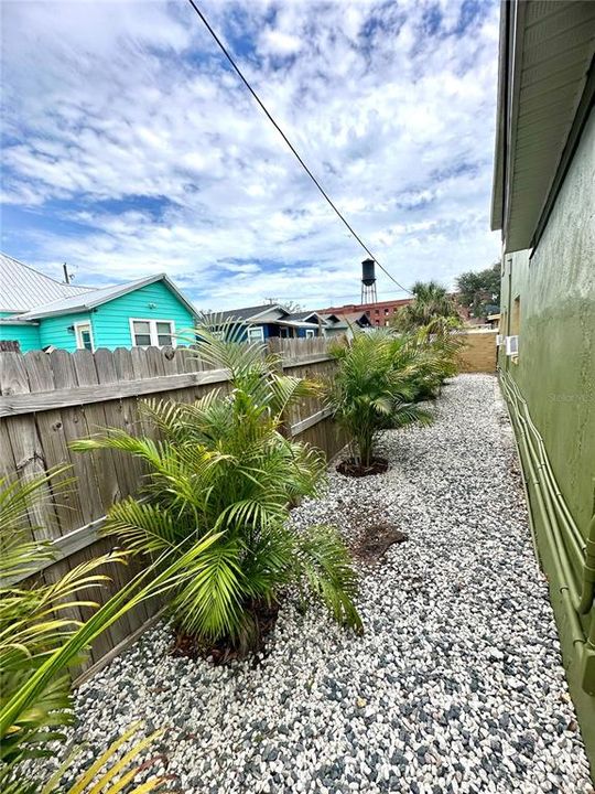 For Rent: $1,850 (3 beds, 2 baths, 888 Square Feet)