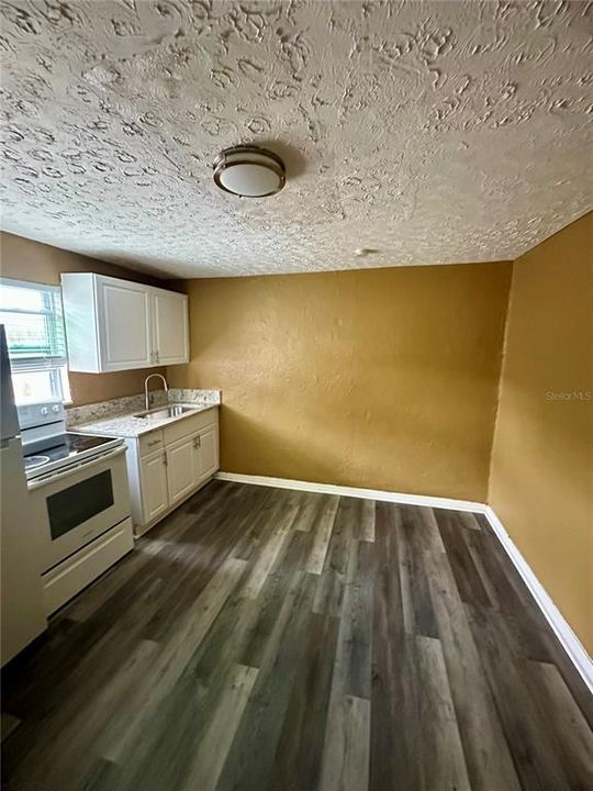 For Rent: $1,850 (3 beds, 2 baths, 888 Square Feet)