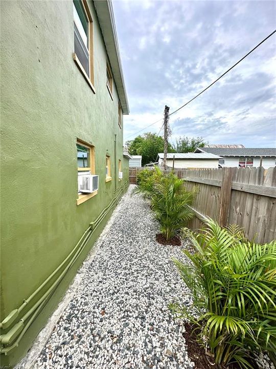 For Rent: $1,850 (3 beds, 2 baths, 888 Square Feet)