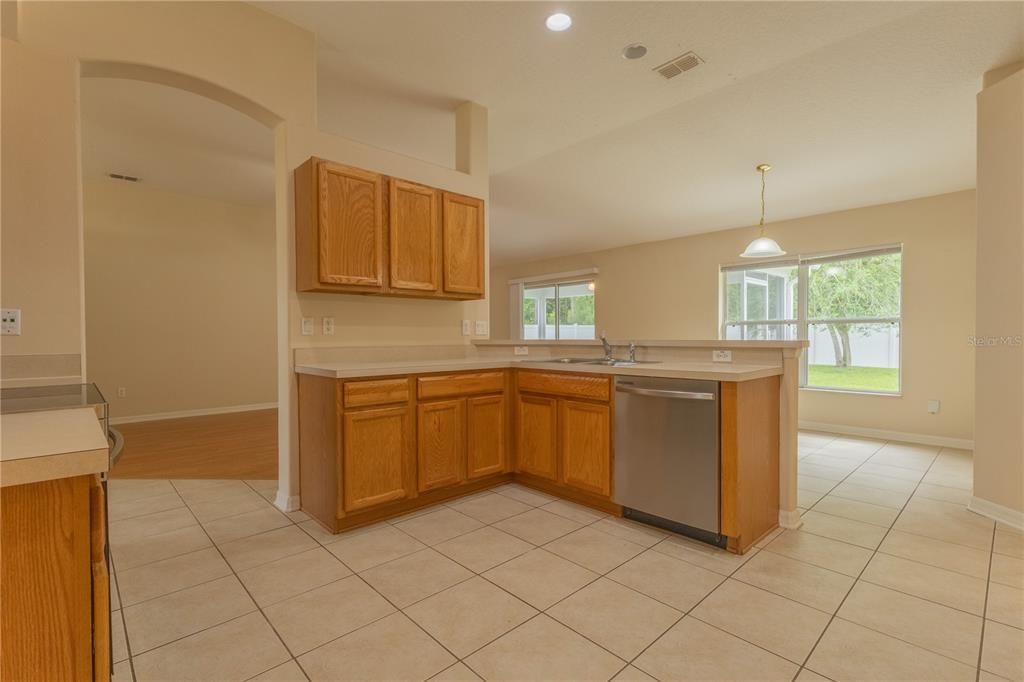 For Sale: $375,000 (4 beds, 3 baths, 2426 Square Feet)