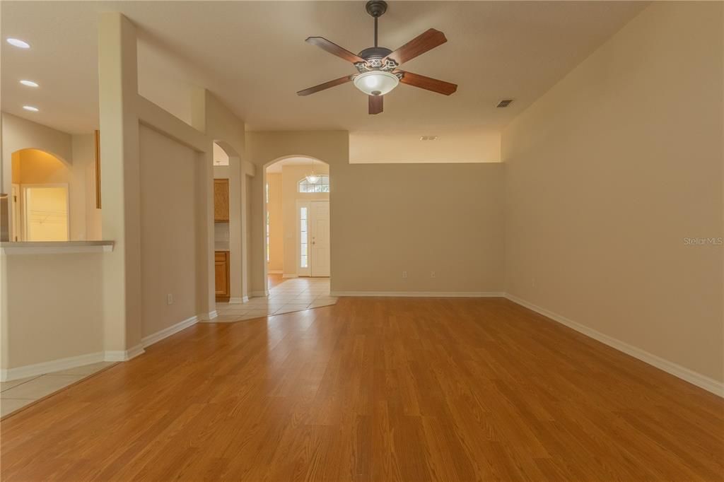 For Sale: $375,000 (4 beds, 3 baths, 2426 Square Feet)