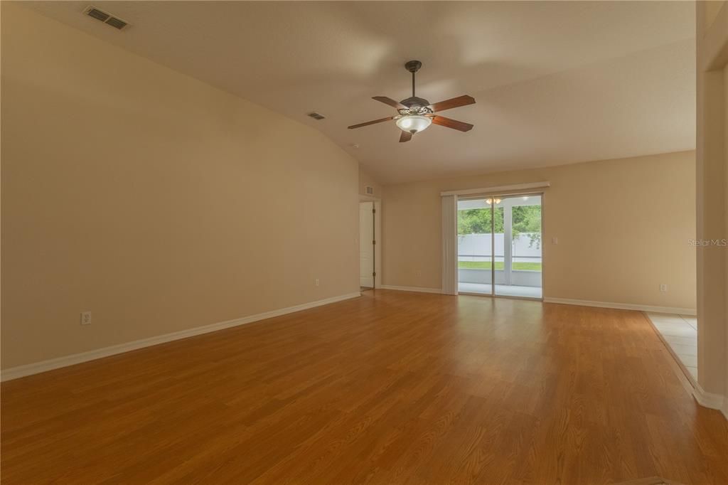 For Sale: $375,000 (4 beds, 3 baths, 2426 Square Feet)
