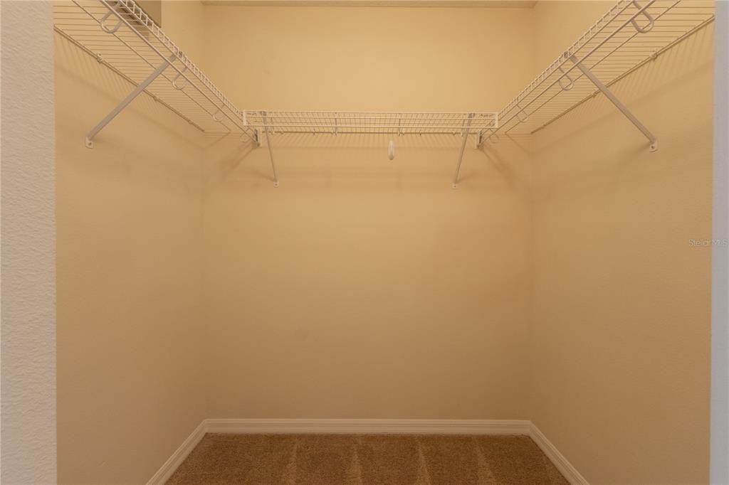 For Sale: $375,000 (4 beds, 3 baths, 2426 Square Feet)
