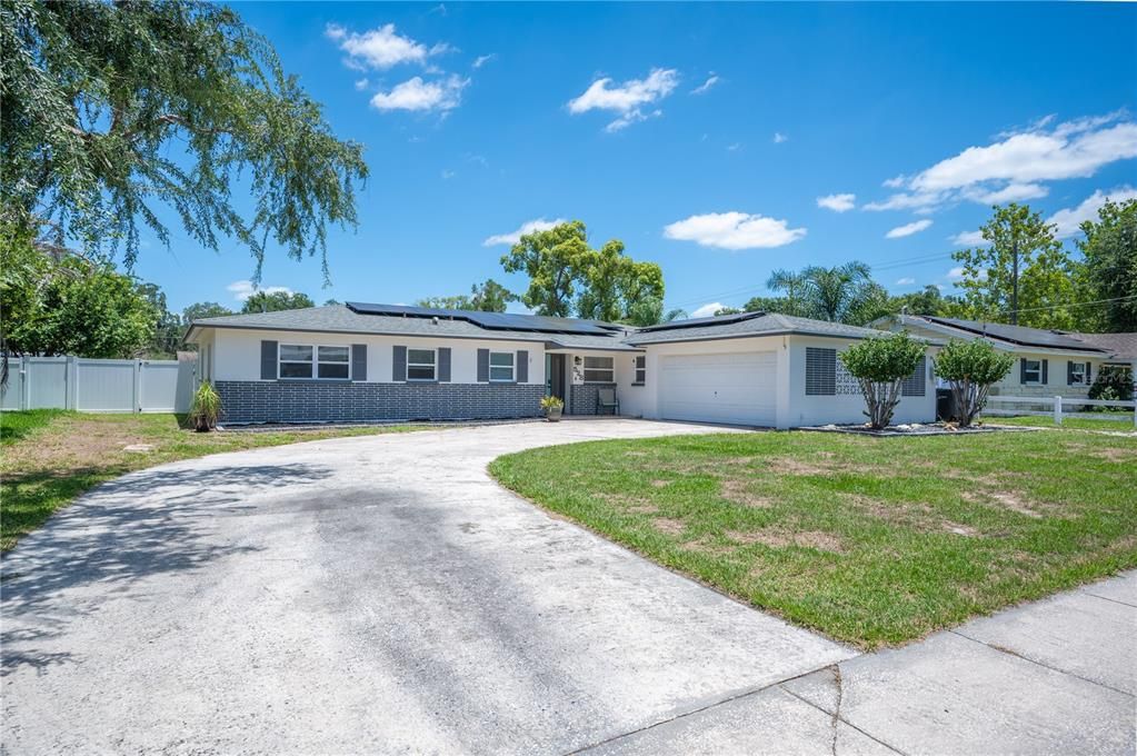 For Sale: $415,000 (4 beds, 2 baths, 1938 Square Feet)