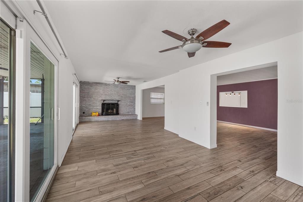 For Sale: $415,000 (4 beds, 2 baths, 1938 Square Feet)