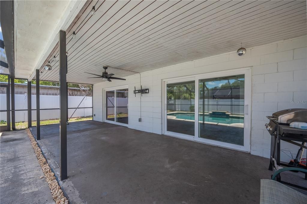 For Sale: $415,000 (4 beds, 2 baths, 1938 Square Feet)