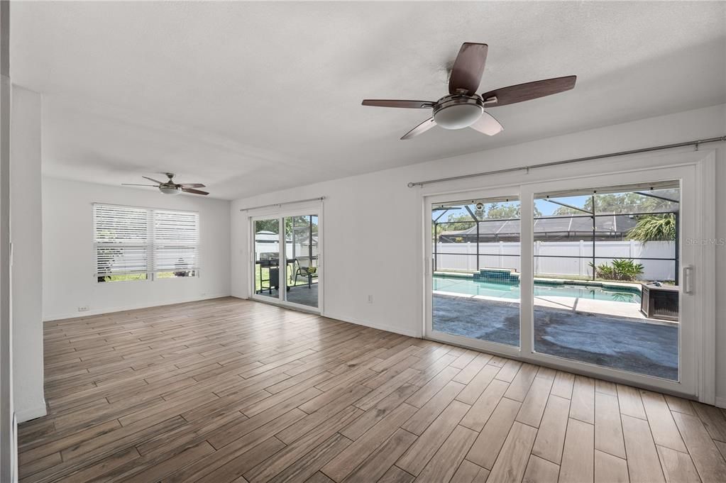 For Sale: $415,000 (4 beds, 2 baths, 1938 Square Feet)
