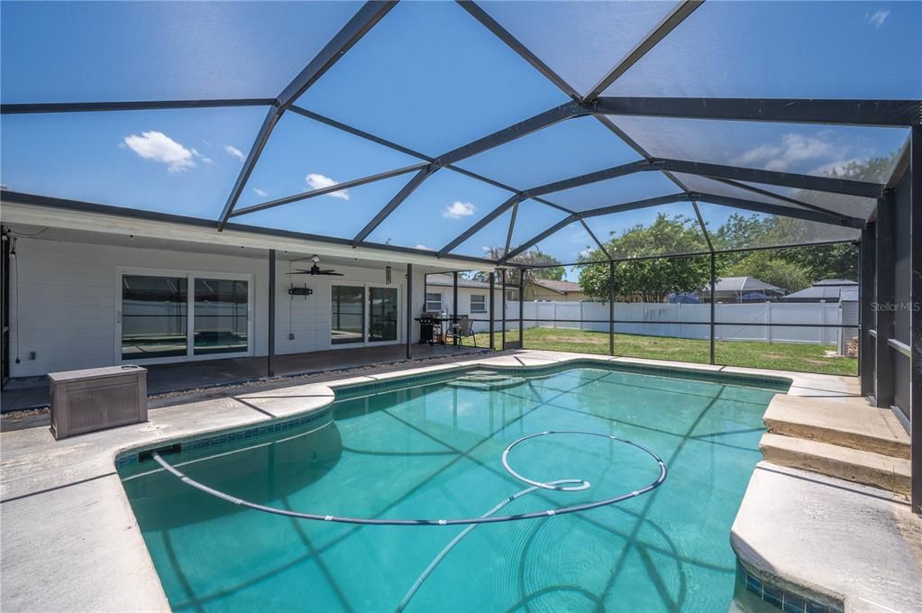 For Sale: $415,000 (4 beds, 2 baths, 1938 Square Feet)