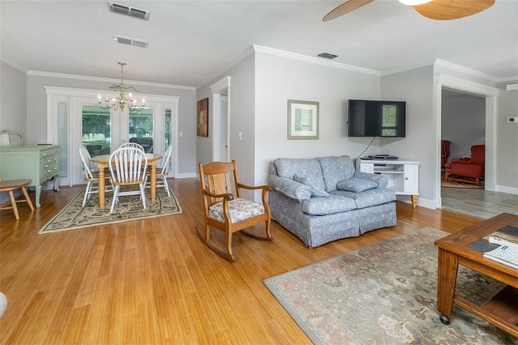 For Sale: $349,900 (3 beds, 2 baths, 1902 Square Feet)