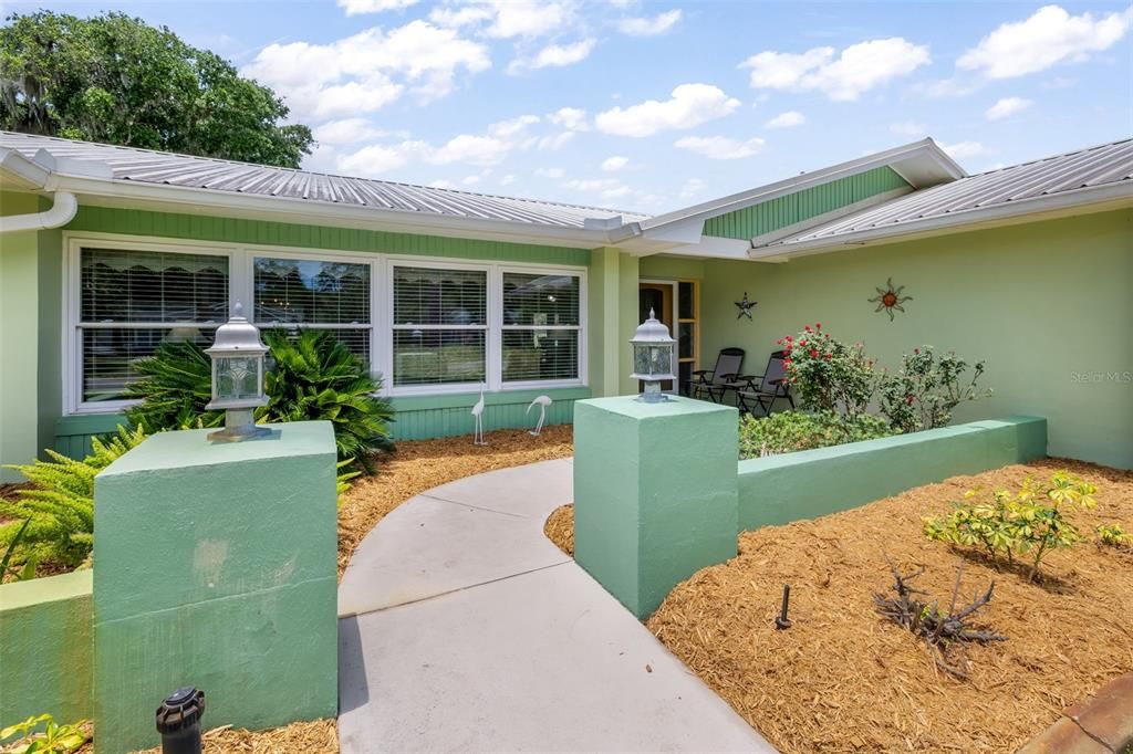 For Sale: $349,900 (3 beds, 2 baths, 1902 Square Feet)