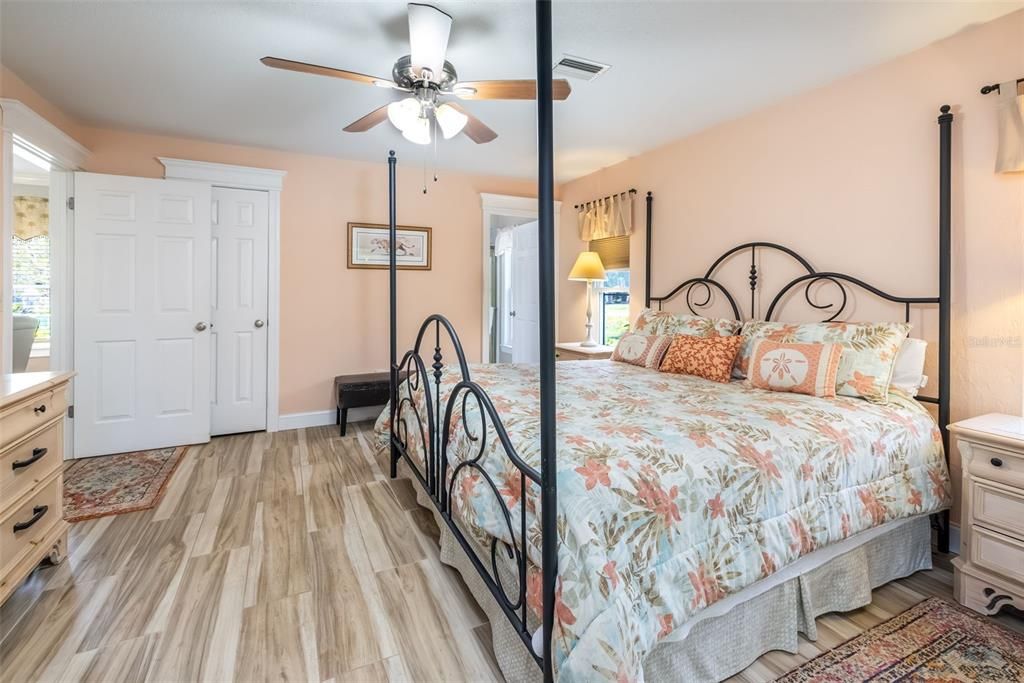 For Sale: $349,900 (3 beds, 2 baths, 1902 Square Feet)