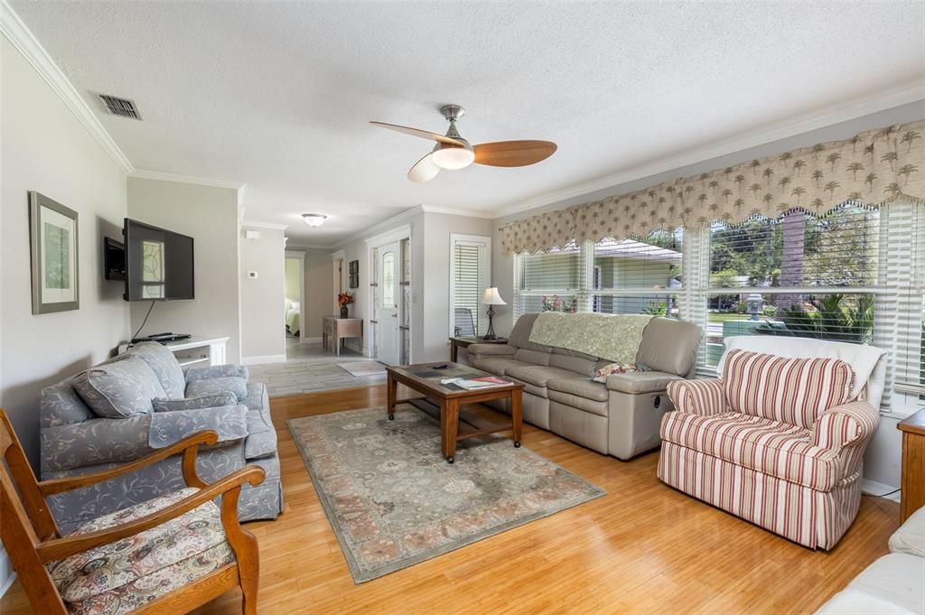 For Sale: $349,900 (3 beds, 2 baths, 1902 Square Feet)