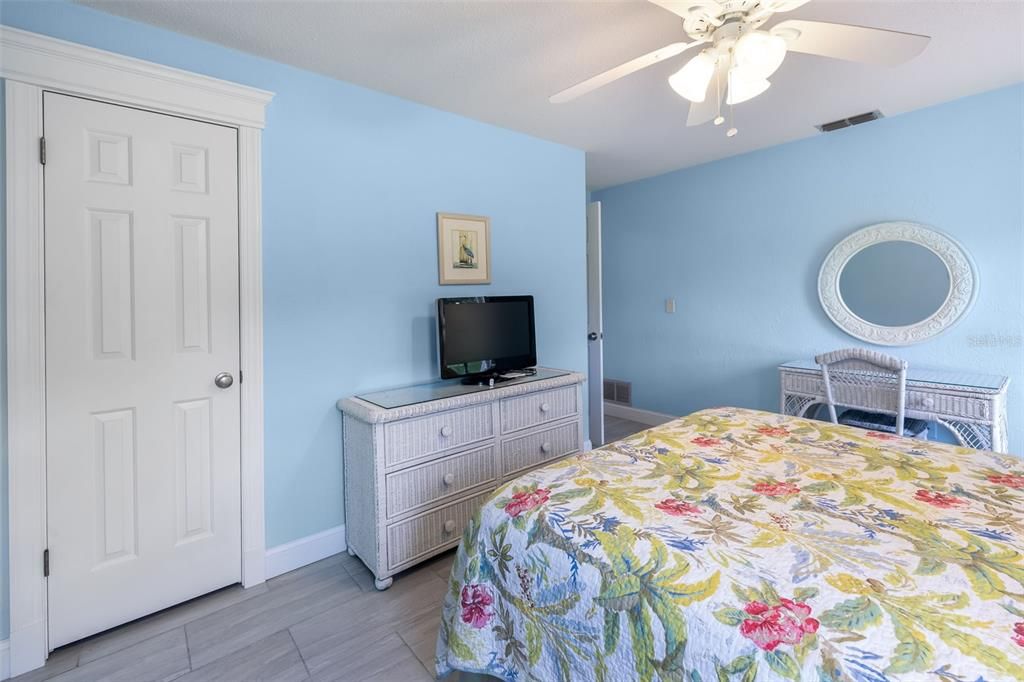 For Sale: $349,900 (3 beds, 2 baths, 1902 Square Feet)
