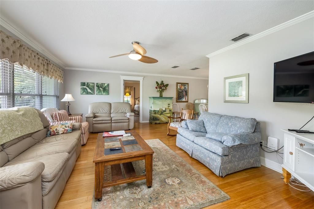 For Sale: $349,900 (3 beds, 2 baths, 1902 Square Feet)