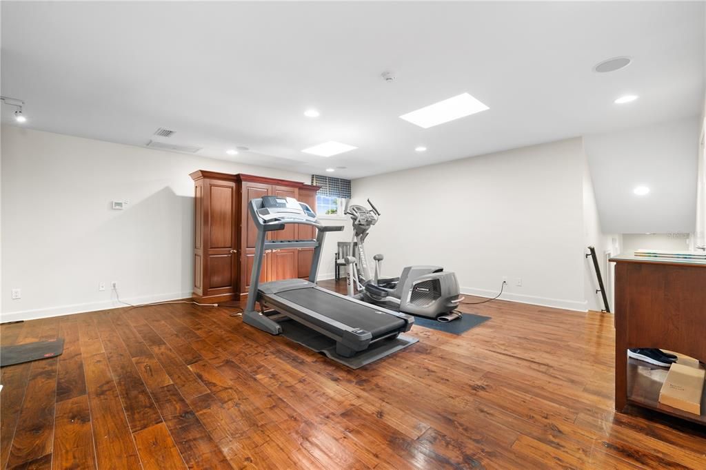 For Sale: $2,395,000 (5 beds, 6 baths, 5624 Square Feet)