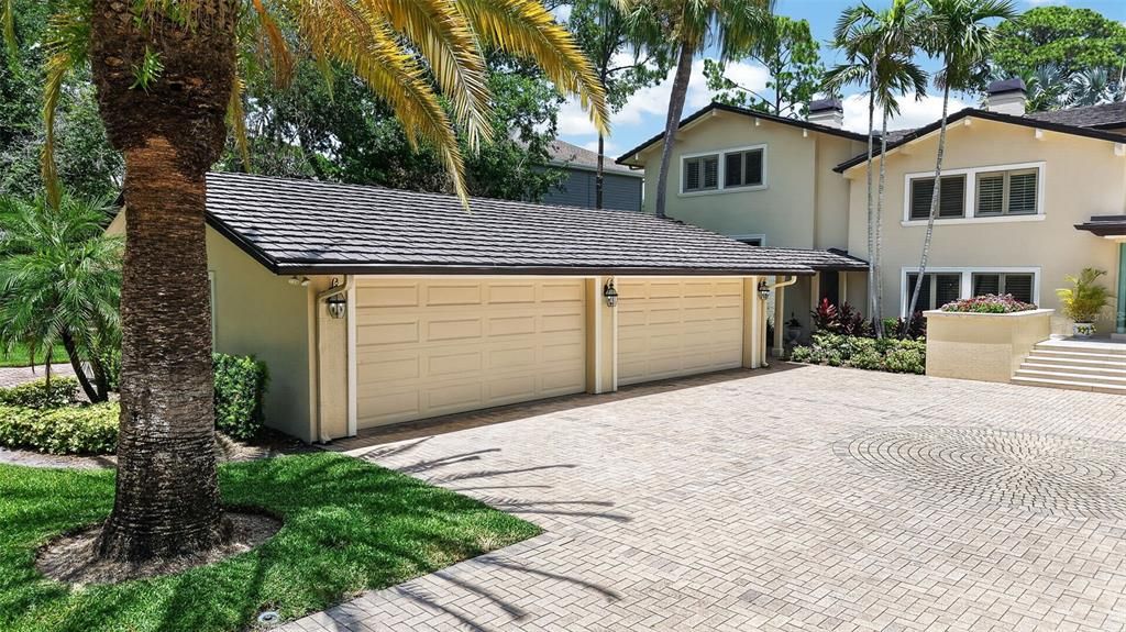 For Sale: $2,395,000 (5 beds, 6 baths, 5624 Square Feet)