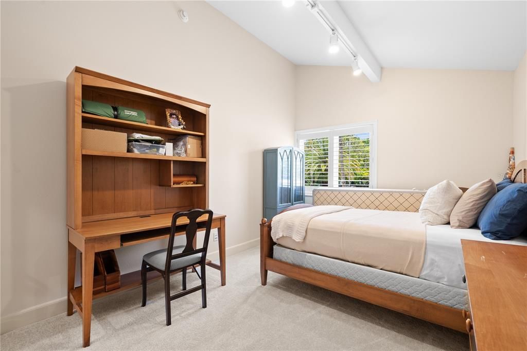 For Sale: $2,395,000 (5 beds, 6 baths, 5624 Square Feet)