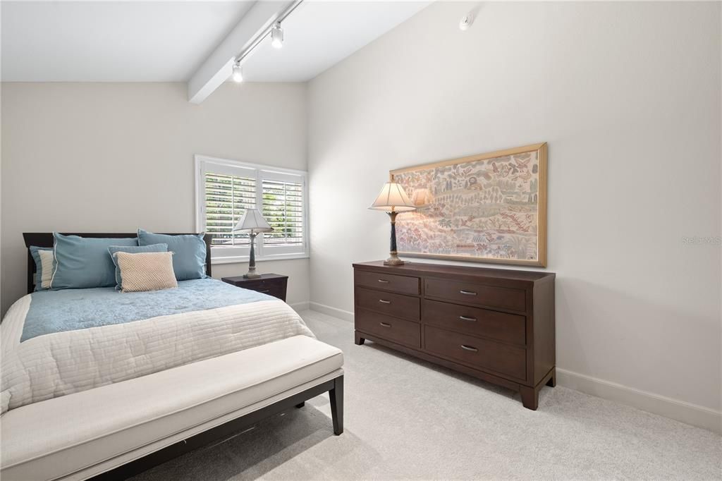 For Sale: $2,395,000 (5 beds, 6 baths, 5624 Square Feet)