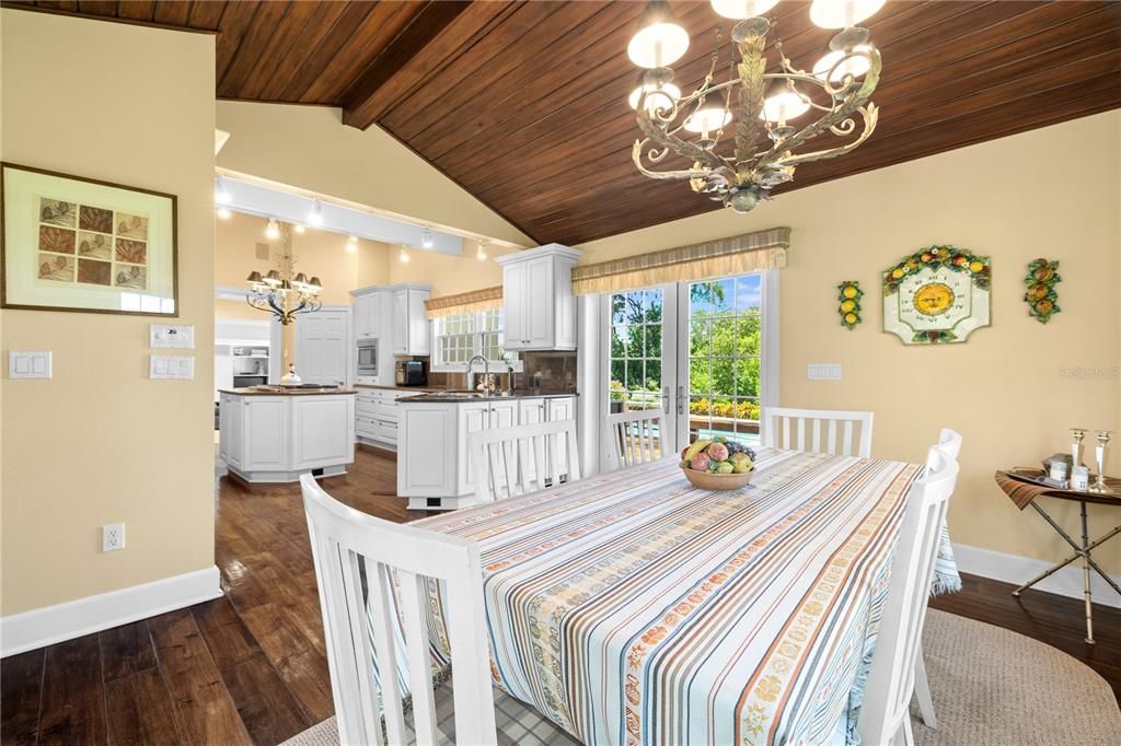 For Sale: $2,395,000 (5 beds, 6 baths, 5624 Square Feet)