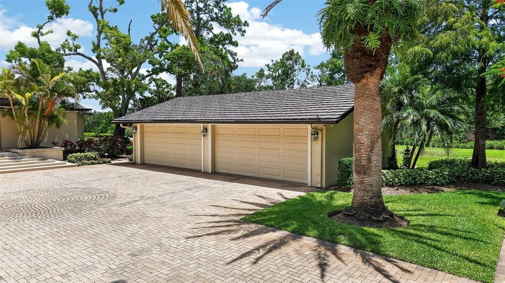 For Sale: $2,395,000 (5 beds, 6 baths, 5624 Square Feet)