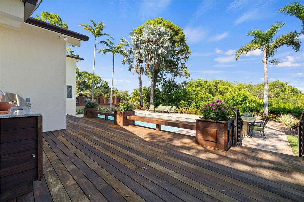 For Sale: $2,395,000 (5 beds, 6 baths, 5624 Square Feet)