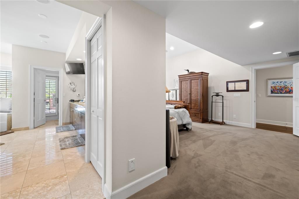 For Sale: $2,395,000 (5 beds, 6 baths, 5624 Square Feet)