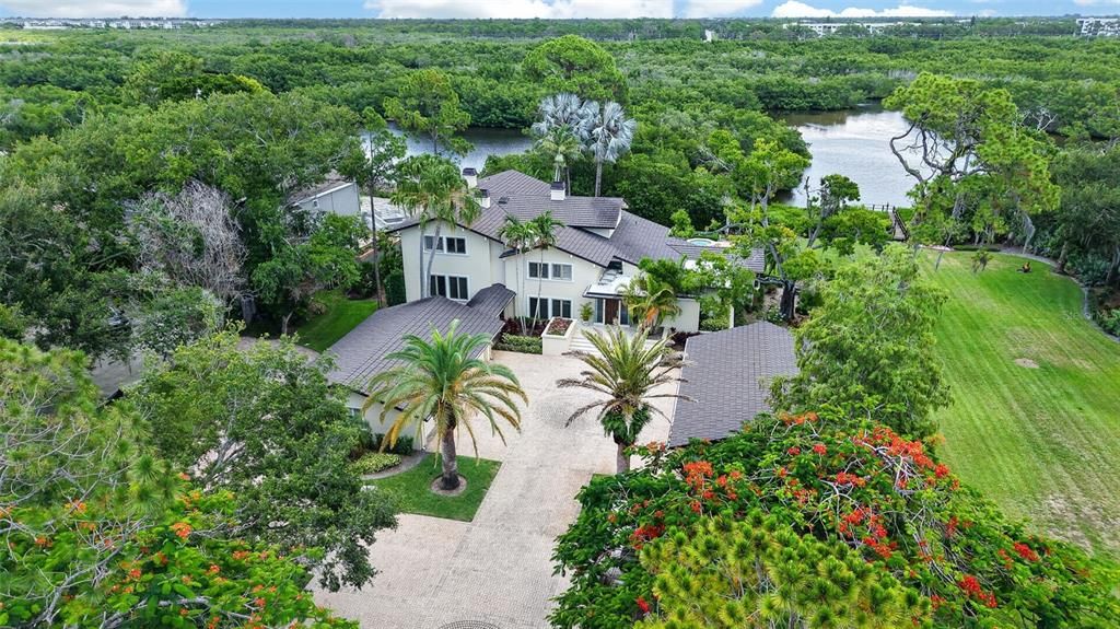 For Sale: $2,395,000 (5 beds, 6 baths, 5624 Square Feet)