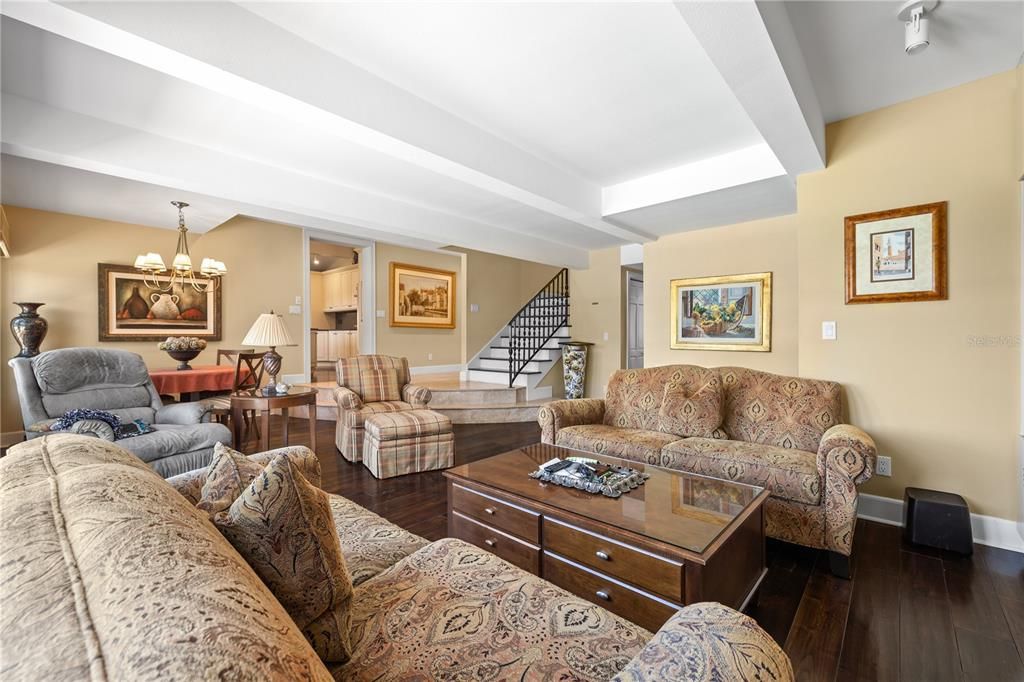 For Sale: $2,395,000 (5 beds, 6 baths, 5624 Square Feet)