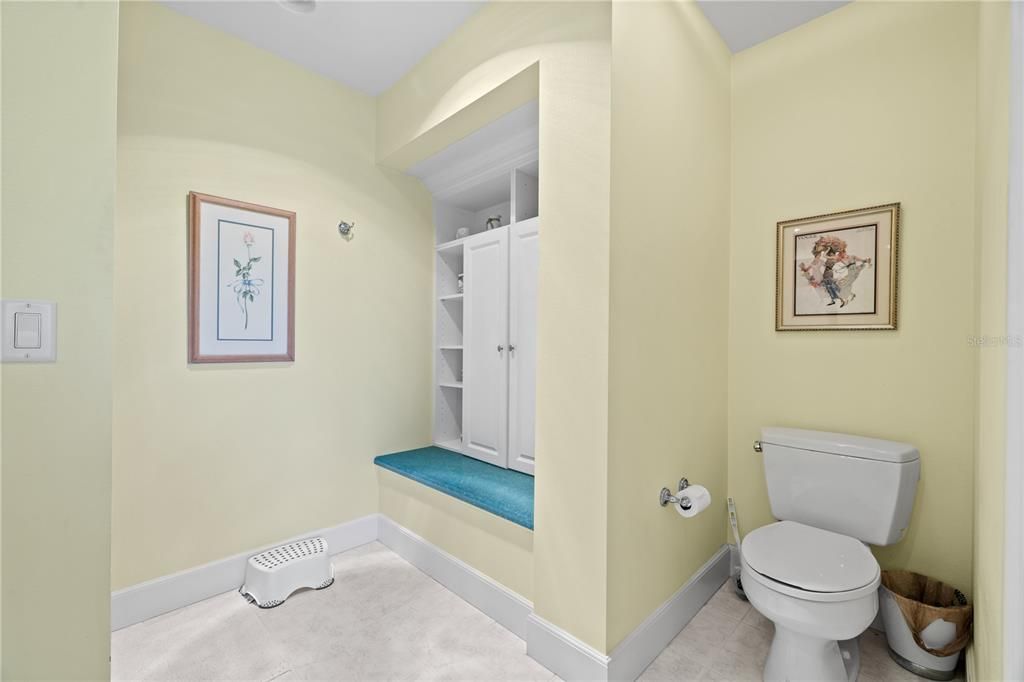 For Sale: $2,395,000 (5 beds, 6 baths, 5624 Square Feet)
