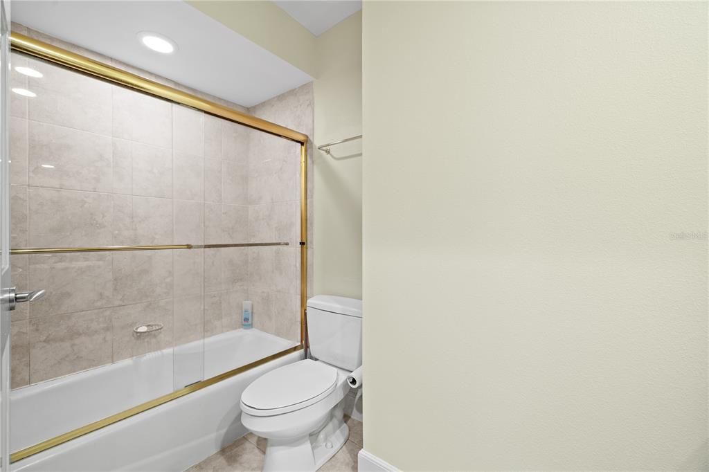 For Sale: $2,395,000 (5 beds, 6 baths, 5624 Square Feet)