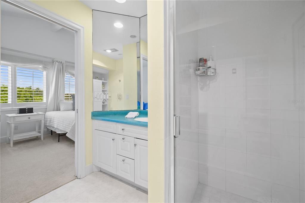 For Sale: $2,395,000 (5 beds, 6 baths, 5624 Square Feet)