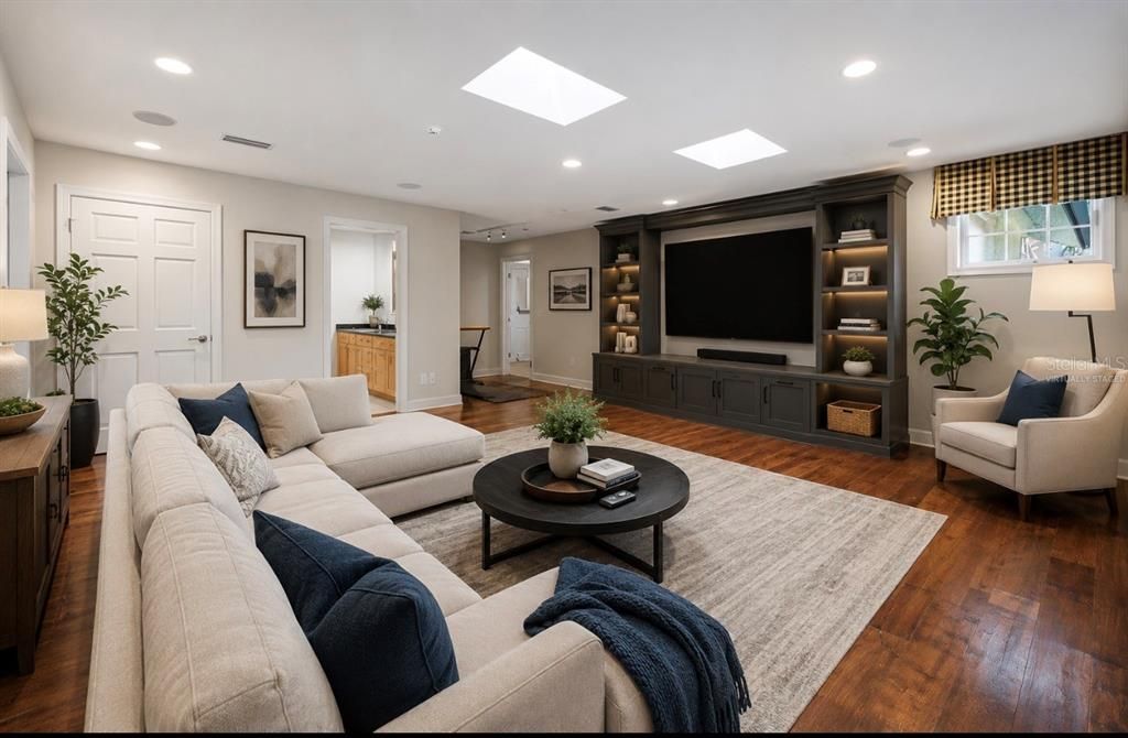 For Sale: $2,395,000 (5 beds, 6 baths, 5624 Square Feet)