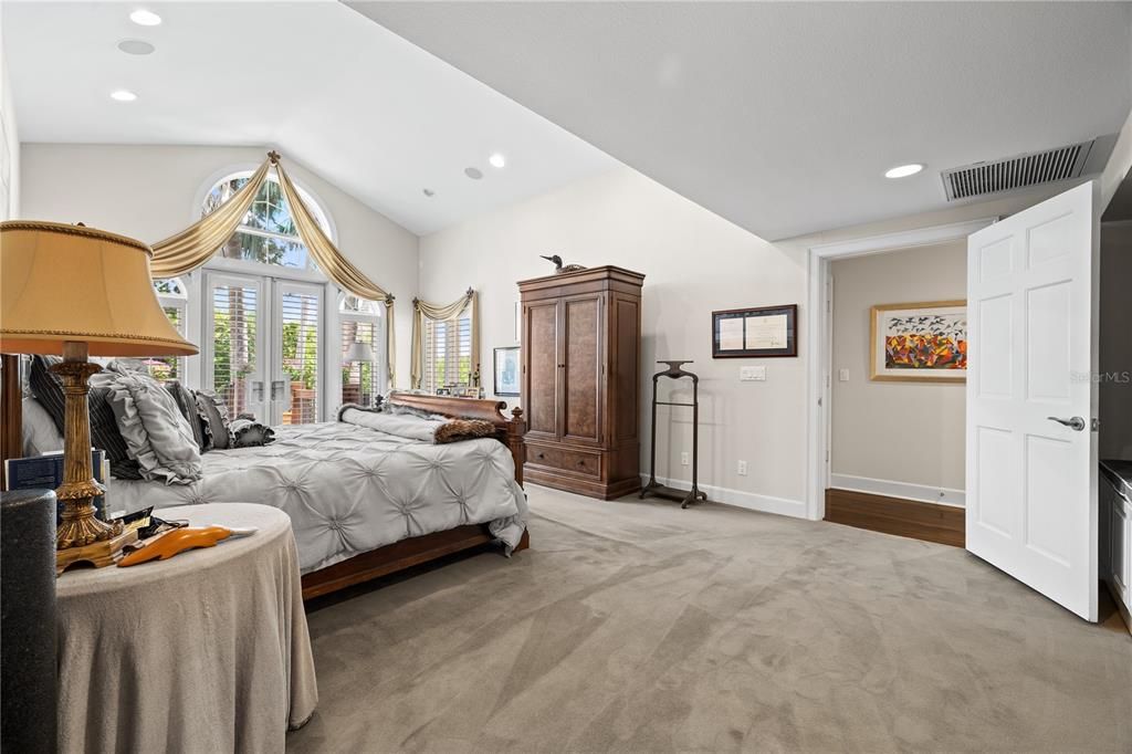 For Sale: $2,395,000 (5 beds, 6 baths, 5624 Square Feet)