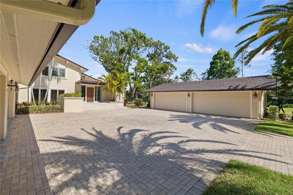 For Sale: $2,395,000 (5 beds, 6 baths, 5624 Square Feet)